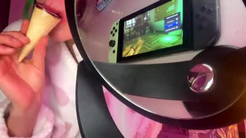 Spacegirl online show from November 10, 10:12 pm