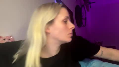 Spacegirl online show from December 28, 6:40 pm