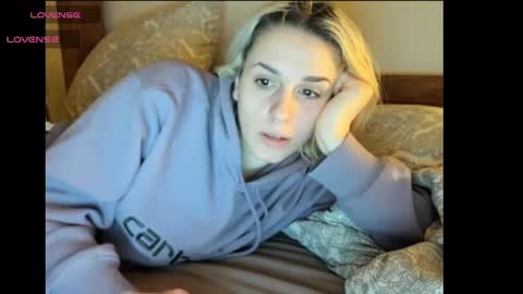 Spacegirl online show from January 10, 9:31 pm