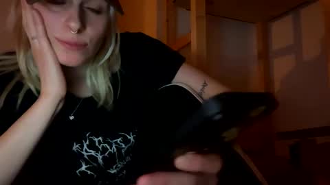 Spacegirl online show from January 3, 11:23 pm