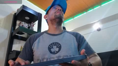 Snapshot of spartacus_cam chatting on December 6, 5:36 am online show from December 6, 5:36 am