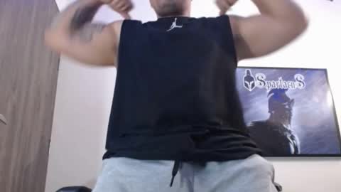 Snapshot of spartacus_cam chatting on September 17, 5:44 am online show from September 17, 5:44 am