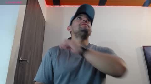 Snapshot of spartacus_cam chatting on January 13, 5:12 am online show from January 13, 5:12 am