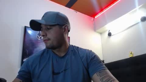 Snapshot of spartacus_cam chatting on September 18, 7:01 am online show from September 18, 7:01 am
