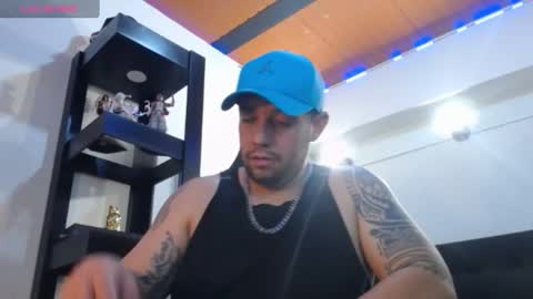 Snapshot of spartacus_cam chatting on December 3, 5:59 am online show from December 3, 5:59 am