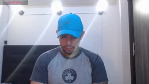 Snapshot of spartacus_cam chatting on December 6, 8:43 am online show from December 6, 8:43 am