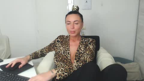 Snapshot of spicemint chatting on February 18, 4:25 pm Carla online show from February 18, 4:25 pm
