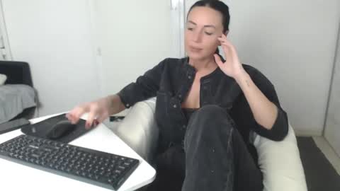 Snapshot of spicemint chatting on January 25, 4:46 pm Carla online show from January 25, 4:46 pm