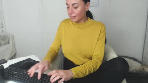 Snapshot of spicemint chatting on February 21, 8:38 pm Carla online show from February 21, 8:38 pm