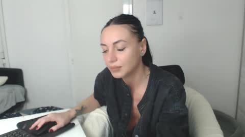 Snapshot of spicemint chatting on January 25, 7:49 pm Carla online show from January 25, 7:49 pm