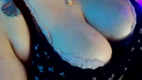 Vanessa Spade online show from October 24, 9:54 am