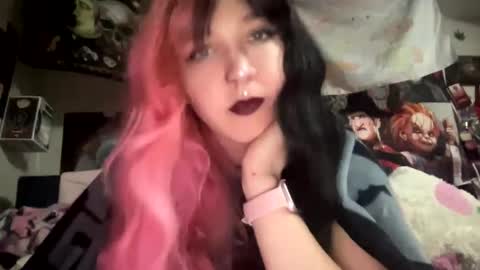 Snapshot of spookysanrihoe chatting on September 19, 2:43 pm Pixie online show from September 19, 2:43 pm