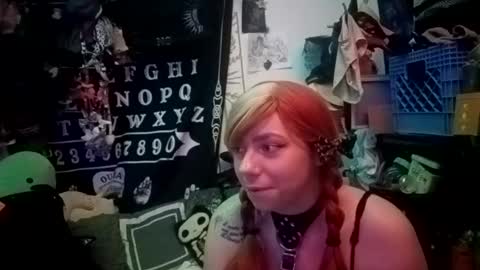spunfoxxx online show from September 17, 7:01 am