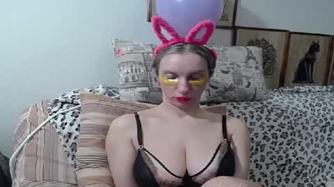 Snapshot of squirtyeleanor chatting on February 10, 9:58 am SquirtyEleanor online show from February 10, 9:58 am
