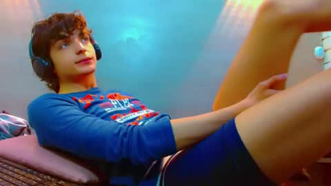 ethan online show from December 5, 2:26 pm