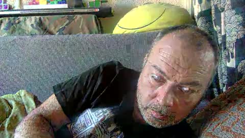 Snapshot of srekos38 chatting on February 15, 8:11 am srekos38 online show from February 15, 8:11 am