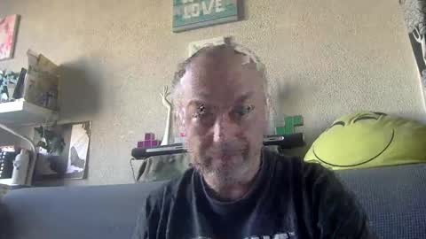 Snapshot of srekos38 chatting on December 17, 12:00 pm srekos38 online show from December 17, 12:00 pm