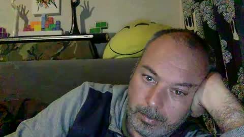 Snapshot of srekos38 chatting on December 8, 6:17 pm srekos38 online show from December 8, 6:17 pm