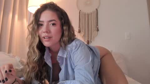 Snapshot of srta__sophie chatting on January 27, 11:00 pm Sophie 3 online show from January 27, 11:00 pm
