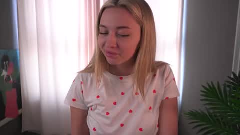 Kate online show from October 3, 8:33 am