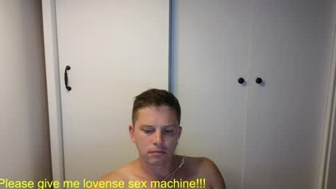 st1vemaster01 online show from August 1, 3:46 pm
