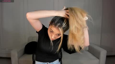 Stacy Woods online show from May 29, 11:08 am