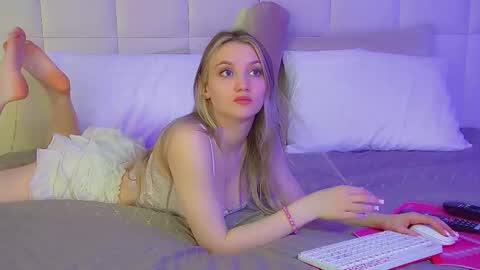 StacyEvances online show from November 28, 7:37 am