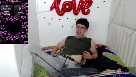 Snapshot of star_boyx chatting on February 25, 7:49 pm star_boyx online show from February 25, 7:49 pm