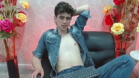 Snapshot of star_boyx chatting on March 6, 12:00 am star_boyx online show from March 6, 12:00 am