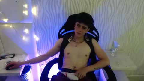Snapshot of star_boyx chatting on February 27, 8:09 pm star_boyx online show from February 27, 8:09 pm