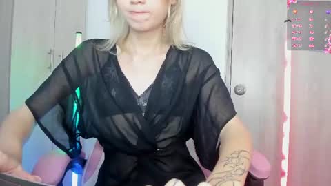 starmoonly online show from June 29, 11:04 pm