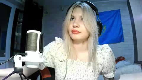 Snapshot of starremick chatting on September 16, 3:04 pm Katie online show from September 16, 3:04 pm