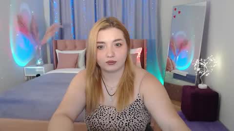 stasynickols online show from October 5, 3:08 pm