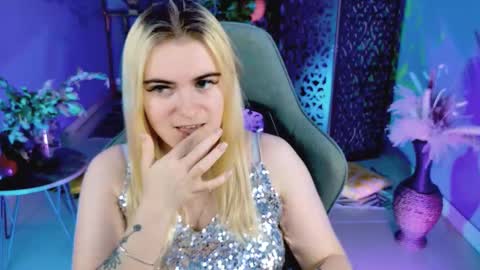 stef_nicks online show from October 16, 11:32 am