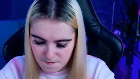 stef_nicks online show from October 15, 11:22 am