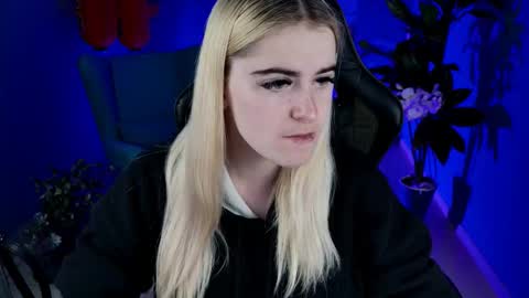 stef_nicks online show from September 28, 9:51 am