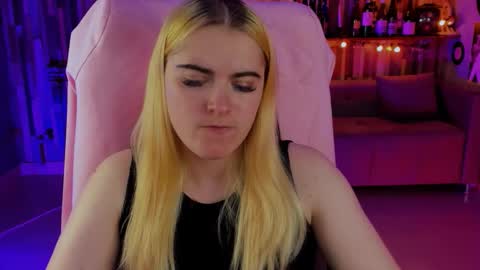 stef_nicks online show from September 10, 9:10 am