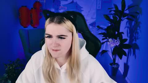 stef_nicks online show from September 26, 7:05 am