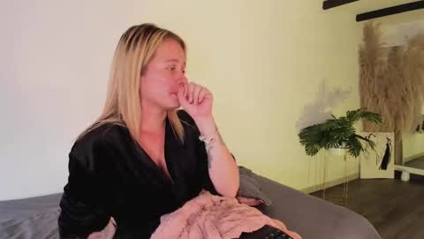 Stefanny   online show from February 21, 5:09 pm