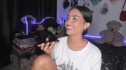 Im MiaIts my first day here  online show from February 17, 11:54 pm