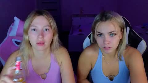 Snapshot of stefany_and_bettany chatting on September 15, 8:43 pm Stefany and Bettany online show from September 15, 8:43 pm