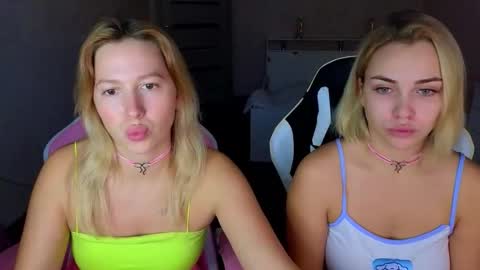 Snapshot of stefany_and_bettany chatting on September 25, 3:52 pm Stefany and Bettany online show from September 25, 3:52 pm