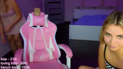 Stefany and Bettany online show from October 4, 2:37 pm