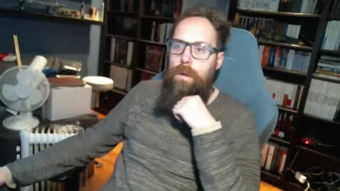 Snapshot of stefffg chatting on December 5, 7:11 pm MeStef online show from December 5, 7:11 pm