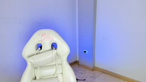 Stefany Bratz online show from April 16, 3:17 am