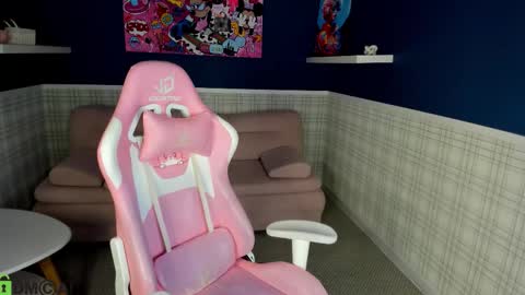 Stella Leee online show from February 3, 6:40 am