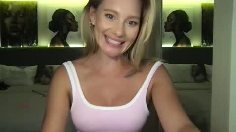 Stella online show from October 25, 3:12 pm