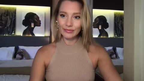 Stella online show from October 28, 2:12 am