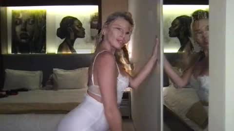 Stella online show from October 7, 1:29 pm