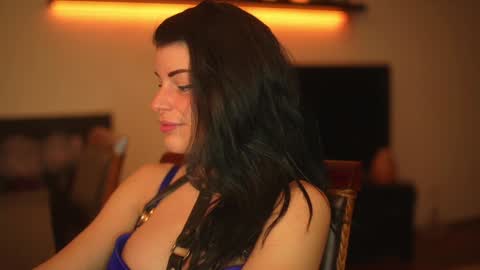 Snapshot of stella_shock chatting on December 17, 5:51 am Stella online show from December 17, 5:51 am